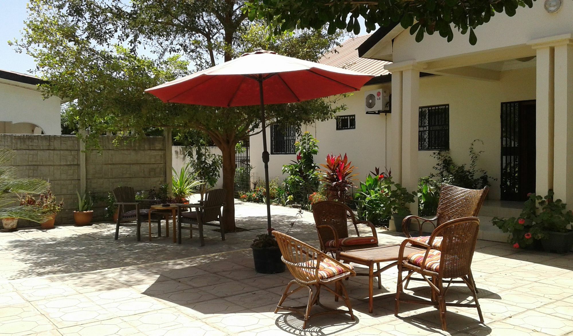 B & B Villa Calliandra Bijilo ภายนอก รูปภาพ