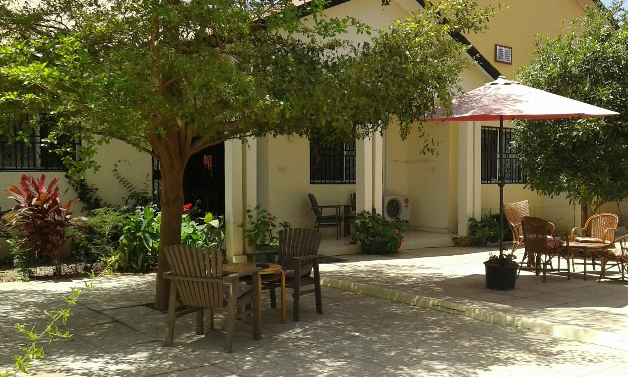 B & B Villa Calliandra Bijilo ภายนอก รูปภาพ